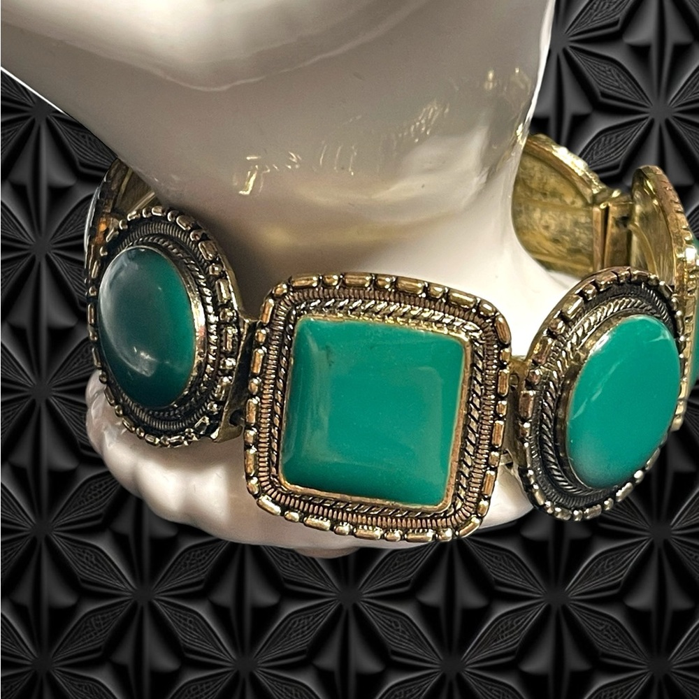 Vintage Green Enamel and Gold Tone Stretch Bracelet